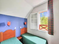 House in Monflanquin by the Lake & Pool Hotels in Monflanquin
