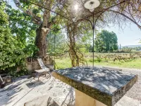 Cottage in Oppede amidst Vineyards 오뻬드 호텔