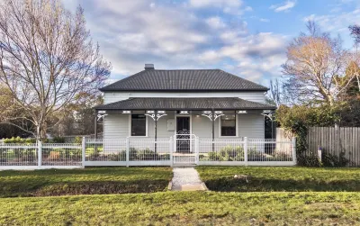 Trimble Cottage Hepburn Springs Bathhouse 주변 호텔