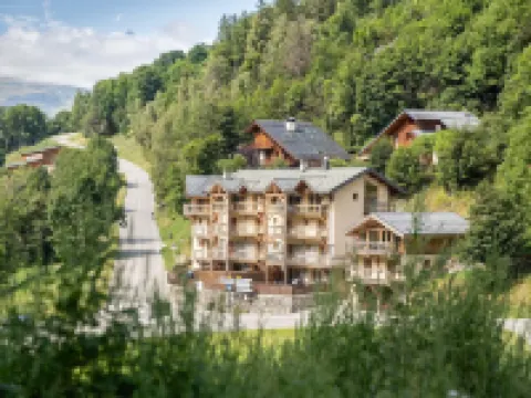 Chalet in Paradiski with Stunning Mountain Views