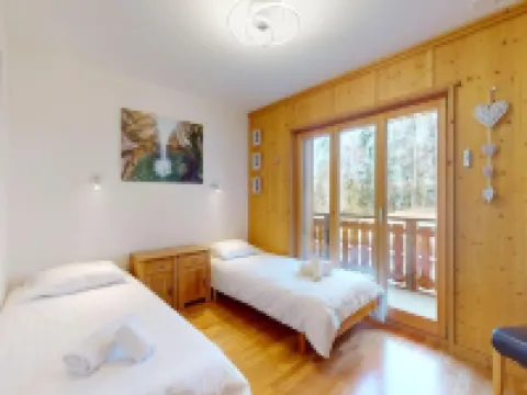 Centrally-located apartment for 6