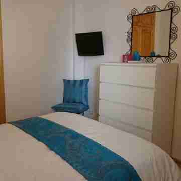 Modern Apt With Stunning shared Roof Terrace and pool in beautiful old town. Rooms