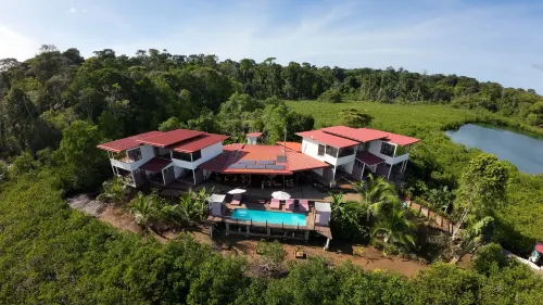 Villa F&B Hotels in Bastimento