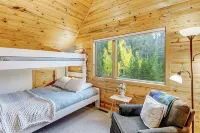 Peaceful 3-bedroom cabin 20 minutes to Winter Park Resort - hot tub, EV charger