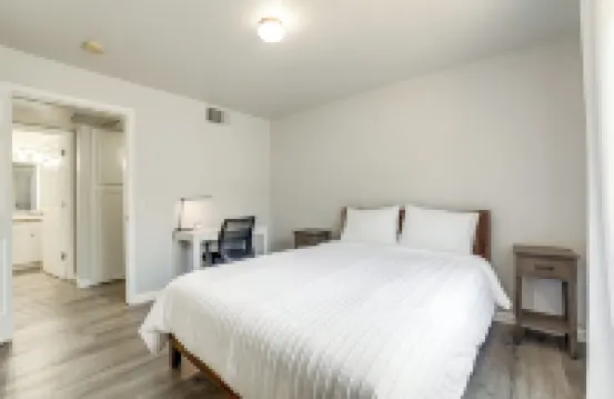 3 マイル トゥ ダウンタウン：ゲーテッド コンド ウィズ パティオ イン リノ！