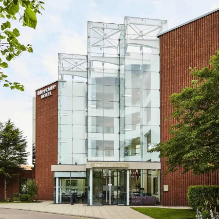 Mercure St Helens Отели рядом с достопримечательностью «Ноузли-роуд»