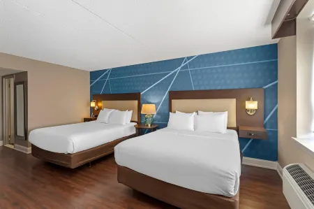 Comfort Inn & Suites Pottstown Eastern Gateway Отели рядом с достопримечательностью «The Hill School»