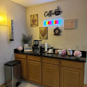 Lincoln Host Motor Inn