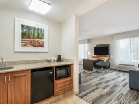 Hampton Inn & Suites Tulare Hotels in Tulare