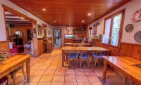 Hostal Xalet Refugi Pere Carné - Hostel
