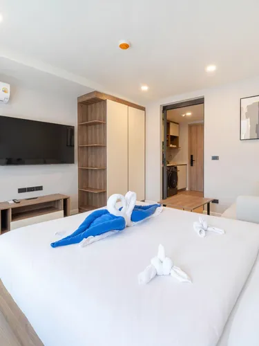 รูปภาพของBrand new studio with washer near Boat Avenue