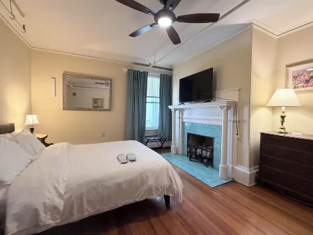 The Revival House Отели в г. Адамс