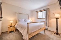 Walk to Arrowhead Lake: Cabin w/ Private Hot Tub! - Wifi