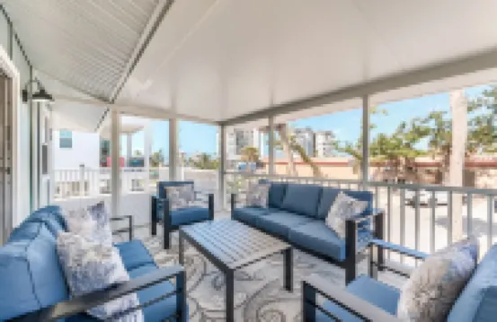 720 ft to beach, 2 BR 2 BA, Pool, Beach Gear, Deck, BBQ, W/D, sleeps 6.