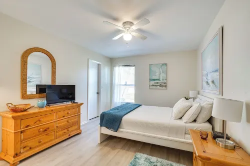 7 Mi to Beaches: Pet-Friendly Cape Coral Home - Parkering