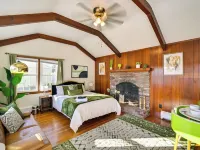 1 Mi to Downtown Salem: Studio w/ Fire Pit Access Hotel di Salem