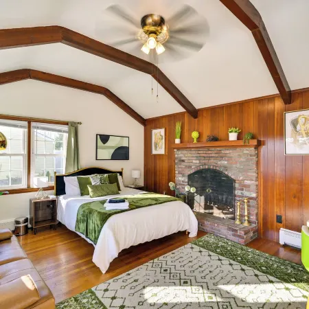 1 Mi to Downtown Salem: Studio w/ Fire Pit Access