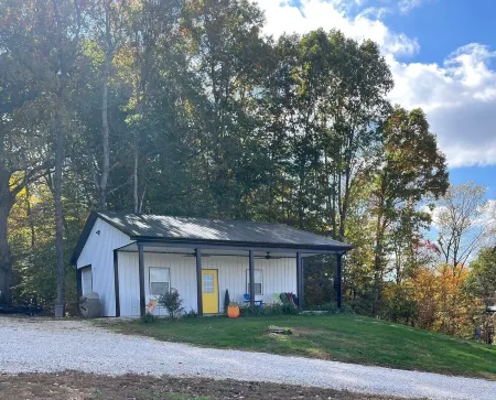 Adorable cottage. You will not find a better direct view of Patoka Lake.