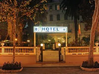 Hotel Alexander & Spa Hotels near Villa Ormond