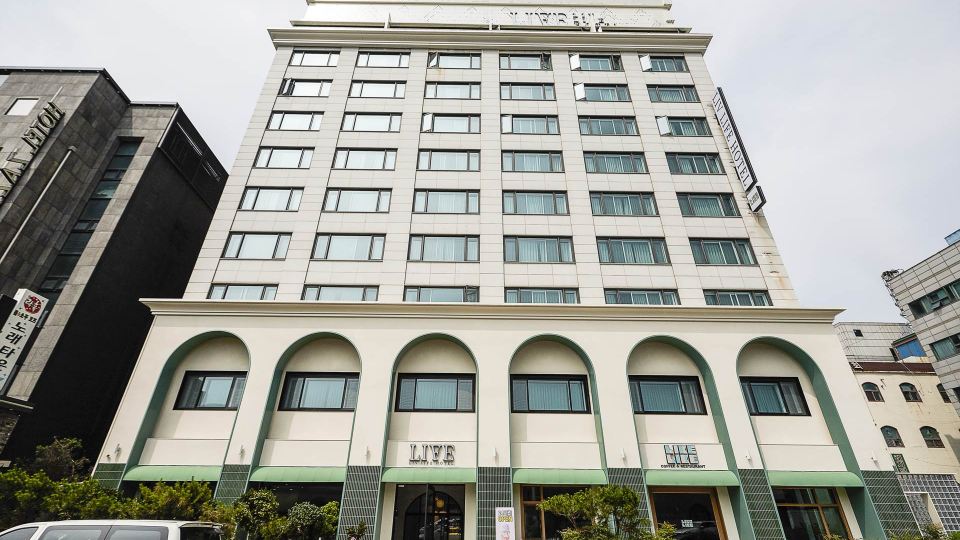 LIV Life Hotel