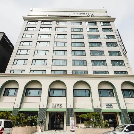 LIV Life Hotel Отели рядом с достопримечательностью «Аутлет-центр Siheung Premium»