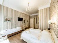 Hotel Pension Baronesse - Bed and Breakfasts