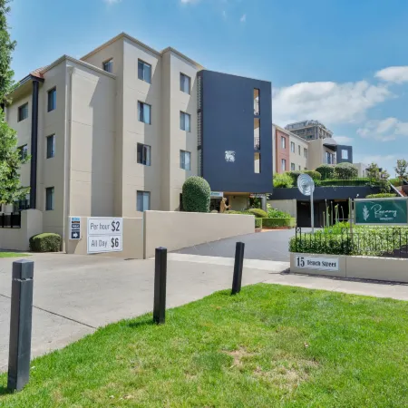 Sleek 2-Bed Apartment in Vibrant Kingston