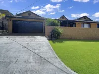 Our Haven: 4-Bed Escape Near Beach & Mogo Trails Hotels in Batehaven