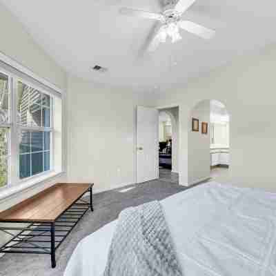 Peaceful 2BR Condo by Golf Course & Pools Rooms