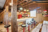 Guadalupe Bluff Bunk House 5 Bedroom Home by RedAwning - 3-Star