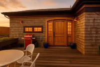 Magical Post and Beam Loft Downtown Newport!