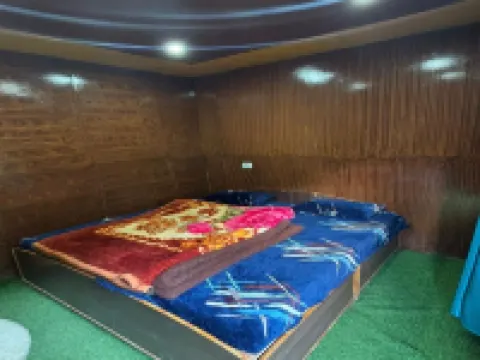 The Gauri Huts and Restaurant Hotels in Joshimath
