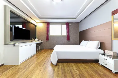 Jeju Pool House Hotels near Gujwa