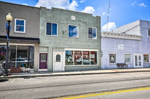 Updated Williamstown Apartment with Kitchen!