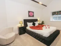7 Holly Barn