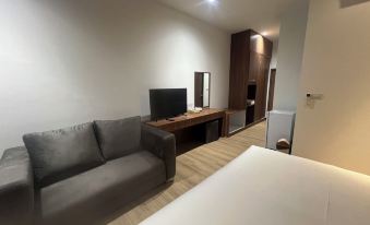 J&P Hotel Sriracha