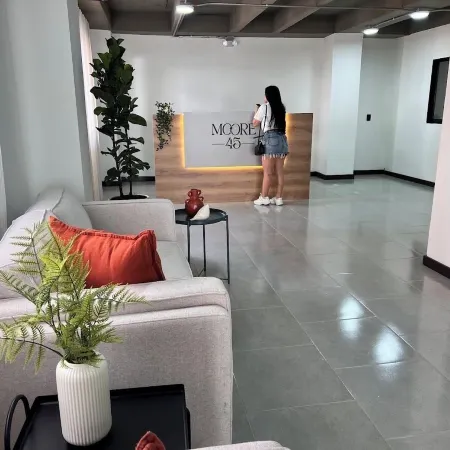Hotel Moore 45 Отели рядом с достопримечательностью «Научный музей Explora Park»
