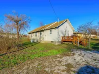 2 Mi to Stockton Lake: Family Home w/ Grill Hotels in Cedar County