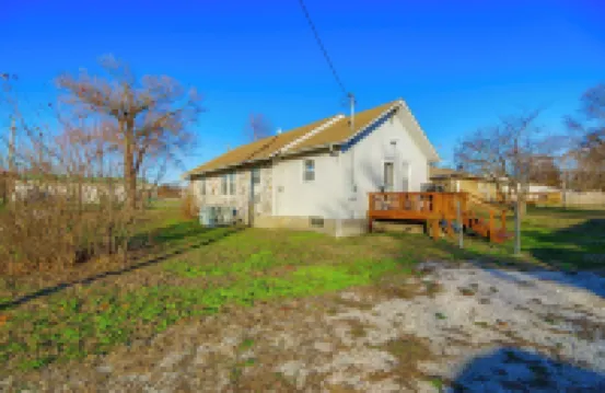 2 Mi to Stockton Lake: Family Home w/ Grill
