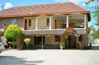 Three Tree Hotel Hotels in 