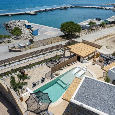 Mneme Suites & Villas
