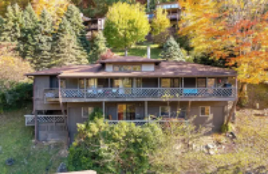 Best Location - Maggie Valley Cabin w/ Hot Tub!