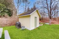 Cozy Cottage w/ Hot Tub in Freeland, Pets Welcome! - 3-Star