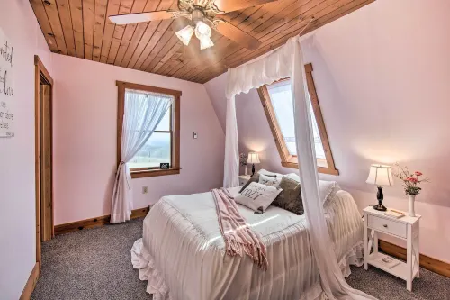 Rural Dutch Country Retreat - Private Hot Tub - 2-Star