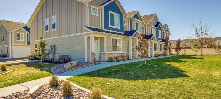 2 Mi to Zootah: Providence Townhome w/ Fireplaces Ξενοδοχεία στην πόλη Cache County