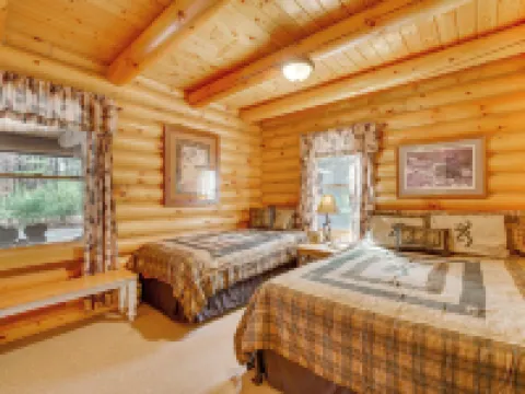 Merrillan Cabin w/ Fire Pit < 1 Mi to Lake Arbutus Hoteles en Dewhurst