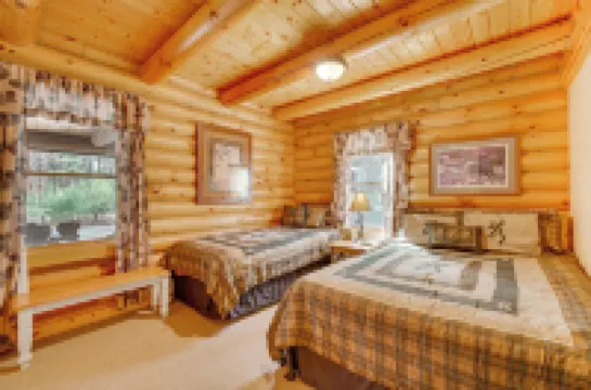 Merrillan Cabin w/ Fire Pit < 1 Mi to Lake Arbutus