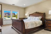 Grand Chapel Estate - Pool, Pickleball & Stunning Red Rock Views