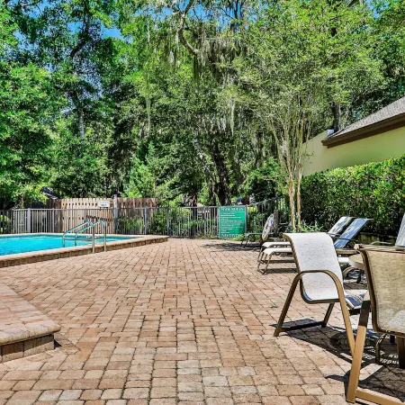 Oceanfront Condo with Spacious Balcony, Great Views, AC & Outdoor Pool