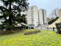 Appartement Design Porte de Paris avec parking Hôtels à : Sèvres